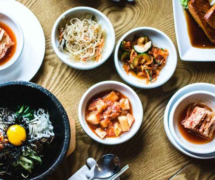 korean-kimbap-many-dishes