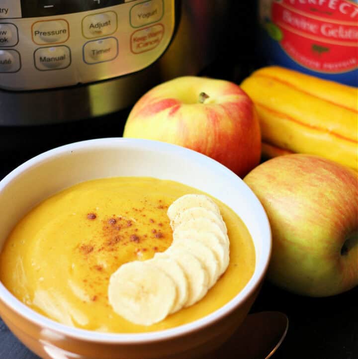 apple delicata squash porridge with fanned slices of bananas on top