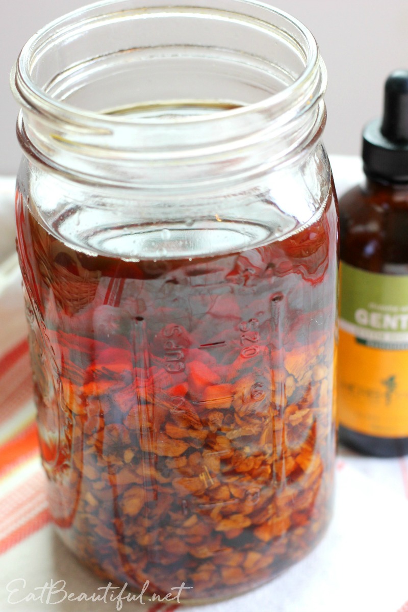 How to do a Daily Detox with Activated Charcoal + Apple Cider Vinegar