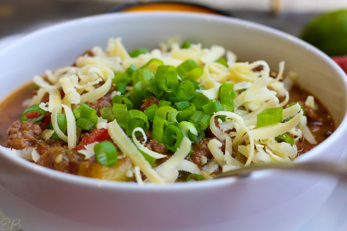 low fodmap chili topped with cheese