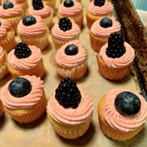 cupcakes frosting on pan